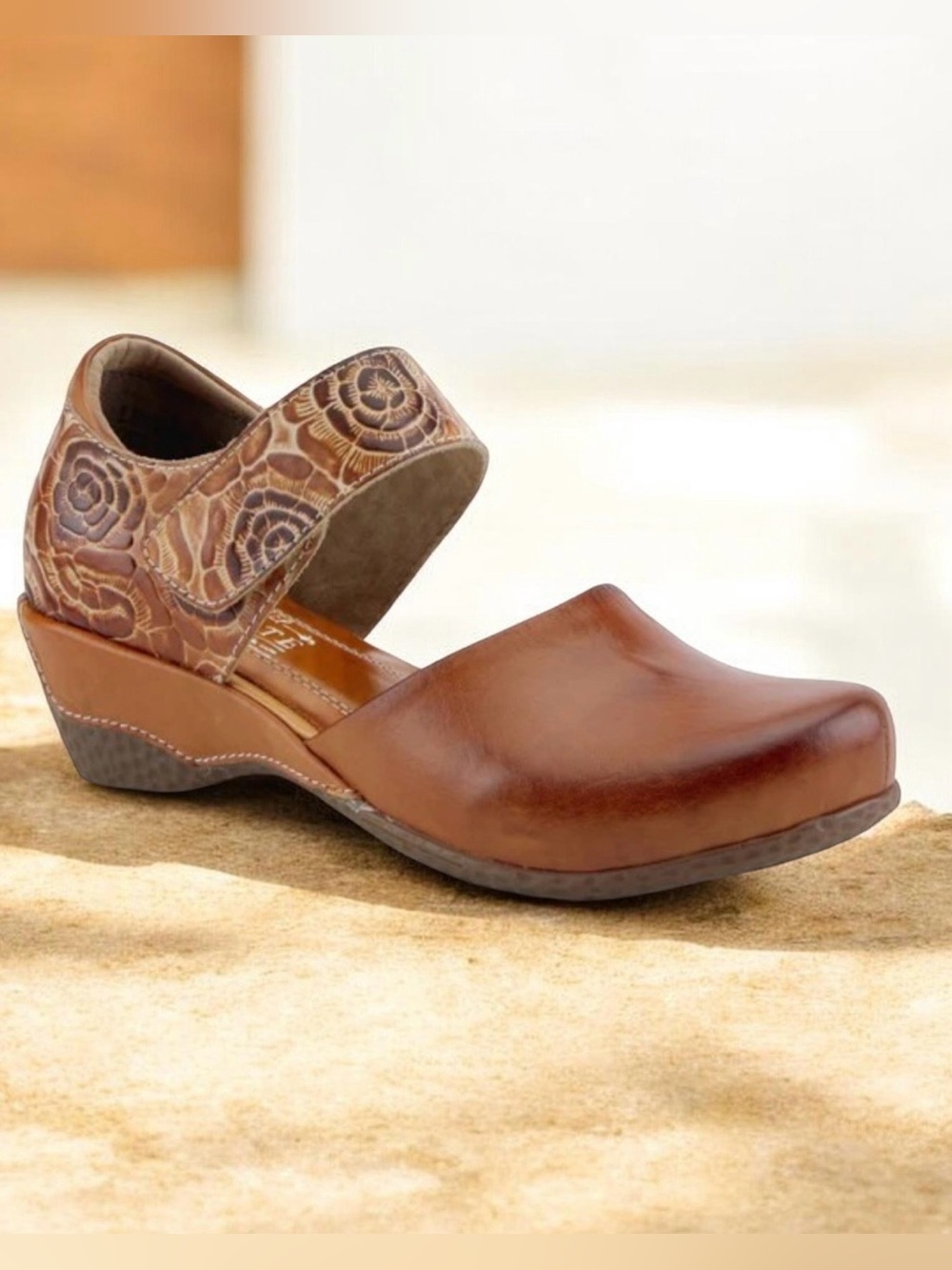 L’Artiste Leather Women’s Mary Jane Clog with Embossed Details 37 Nearly New